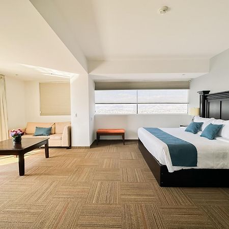 Hotel Stadium León Exteriér fotografie Suite at the hotel