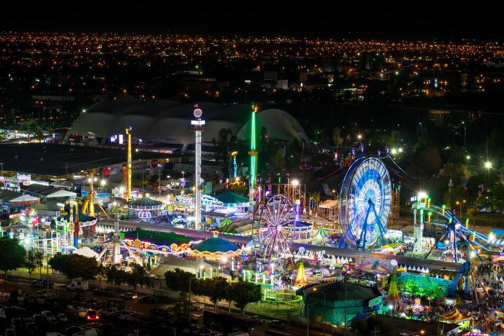 Hotel Stadium León Exteriér fotografie The 2014 Arizona State Fair
